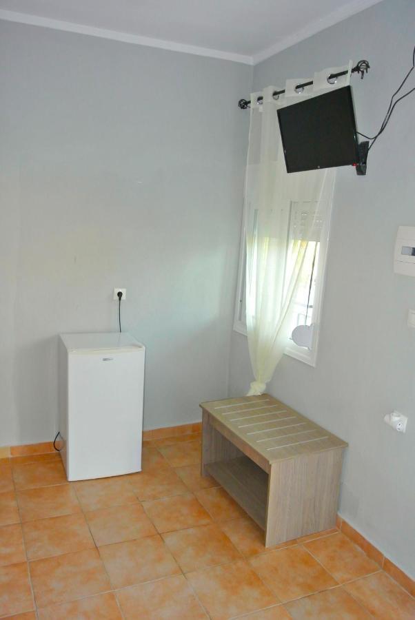 Kremasti Rooms Exterior photo