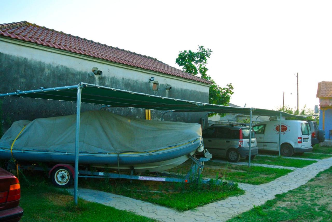Kremasti Rooms Exterior photo